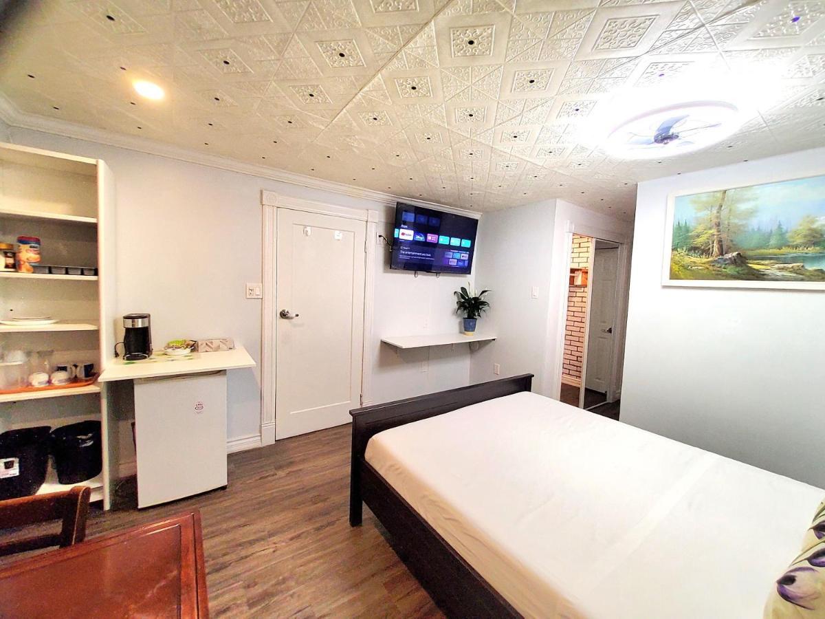 Renovated Cozy Bedroom With Private Washroom 多伦多 外观 照片