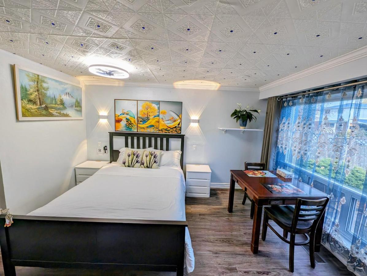 Renovated Cozy Bedroom With Private Washroom 多伦多 外观 照片